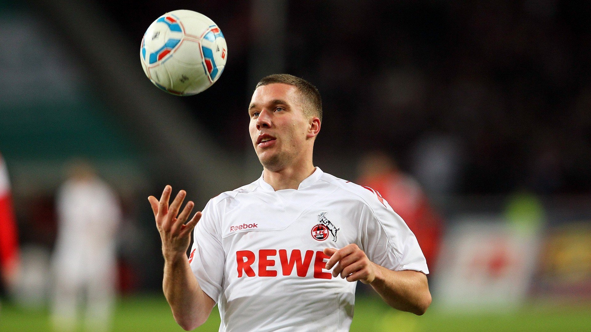 体育场馆周边商业配套完善,带动当地就业增长,体育场馆商业化运营的解决方案